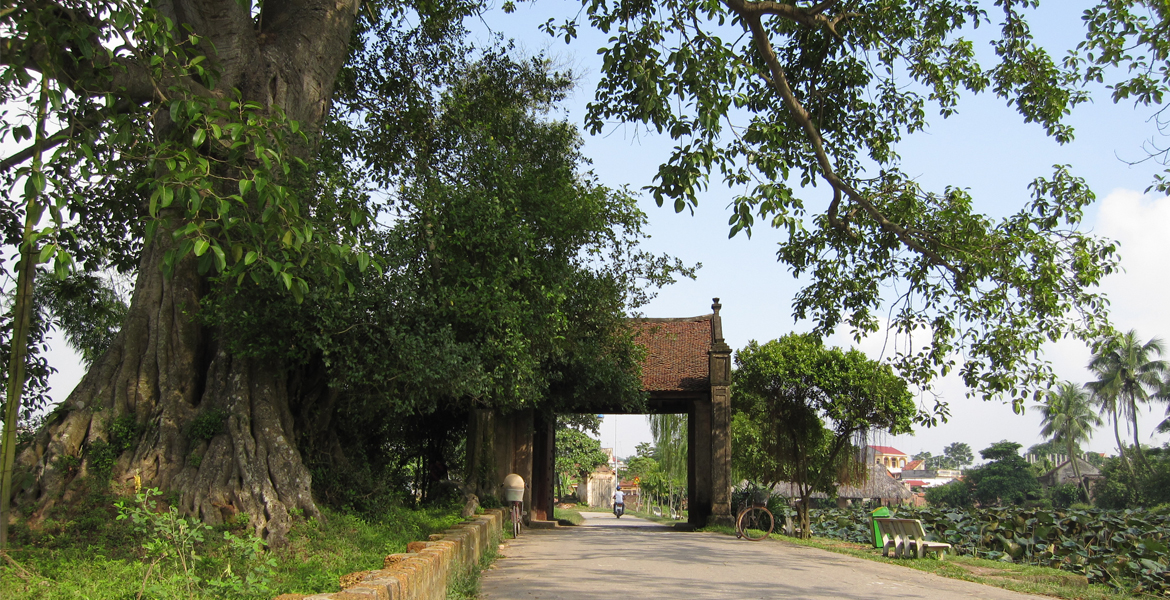 Duong Lam Ancient Village Tour From Hanoi